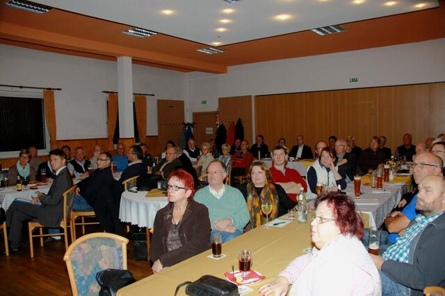 Blick in den voll besetzten Veranstaltungssaal