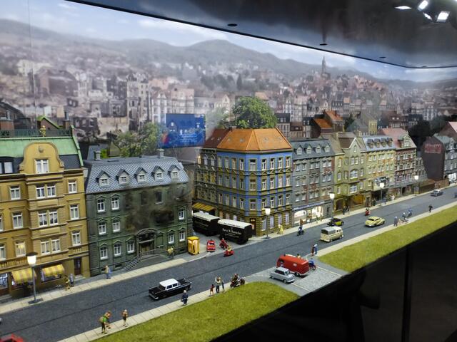 Auch dieses Modell ist sehr gut gemacht. Da haben die Kinder (und die alten Kinder) Spaß auf die Knöpfe zu drücken.