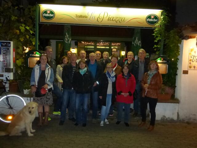 Nach dem Essen am Sonnabendabend beim Italiener.