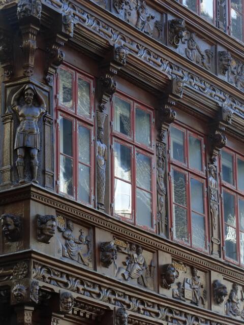 Das Tourismushaus ist schön verziert.