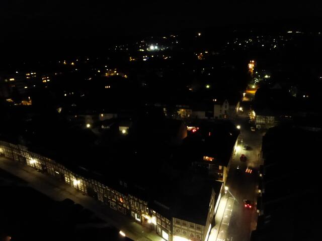 Der Blick aus dem Turm aufs nächtliche Einbeck.