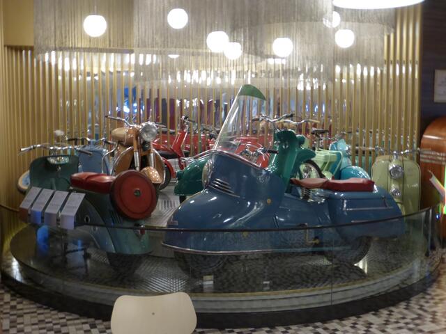 Und dann kommen die 50er und 60er Jahre. Ein Genuss, wie das gemacht ist. KLASSE!