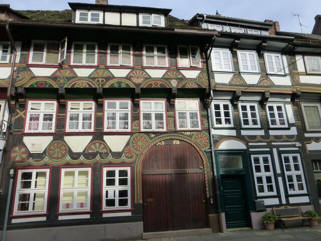 Schöne Schnitzereien im Holz.