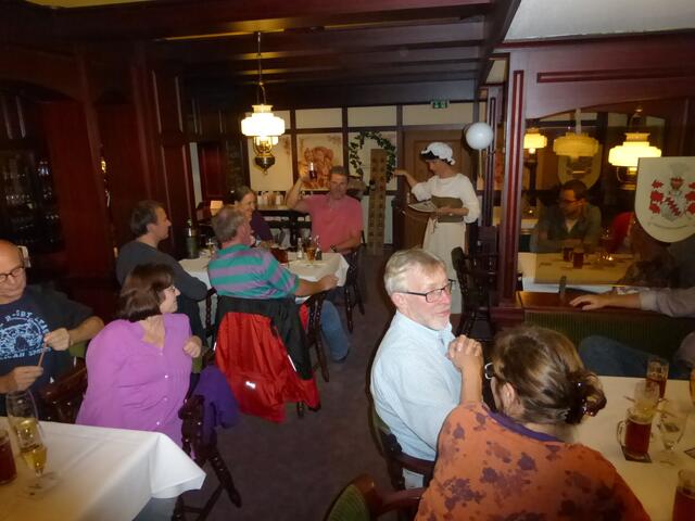 Mit vielen lustigen Anekdoten war der Vortrag von Stadtführerin Elena.