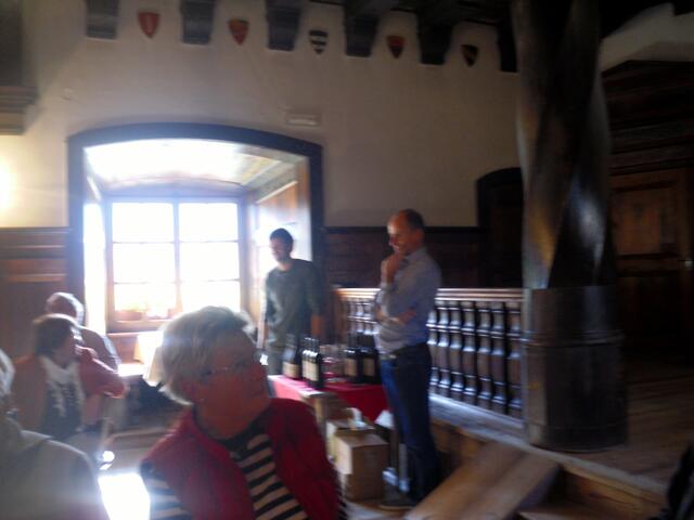 Weinverkostung im Rittersaal von Schloss Prösels