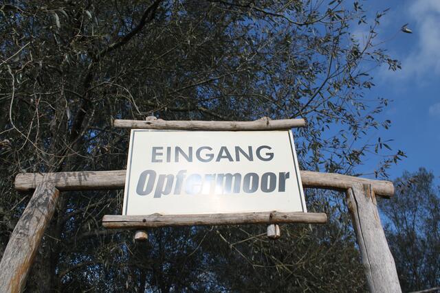 Beginn des Rundganges durch das opfermoor.