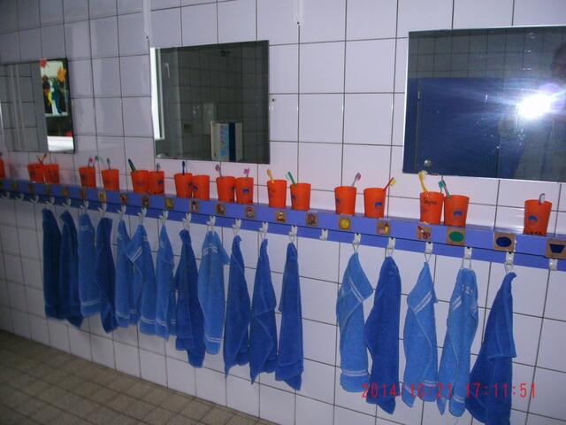 Zahnputzbecher und Handtücher, Kindergarten Groß Lafferde