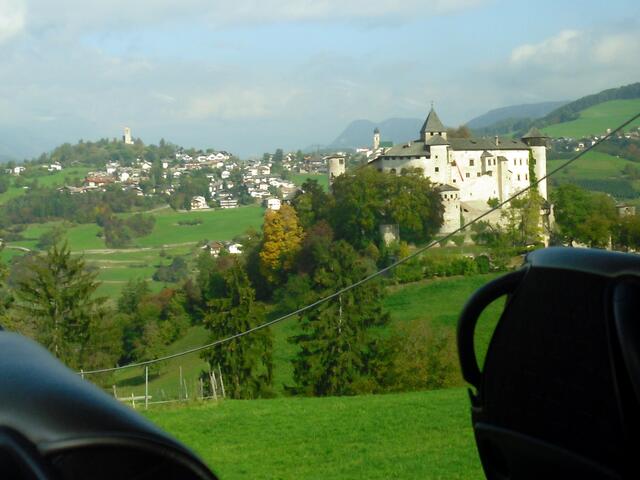 Schloss Prösels taucht auf