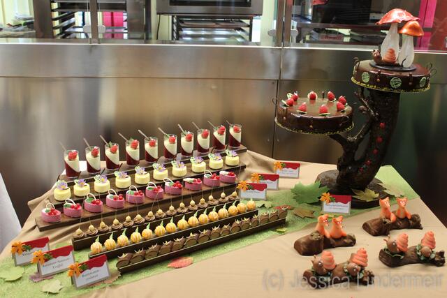 Konditorin Jessica Lindermeir - Handgearbeitete Zuckerkunst beim Landesentscheid der bayerischen Handwerkskammer. | Foto: Jessica Lindermeir
