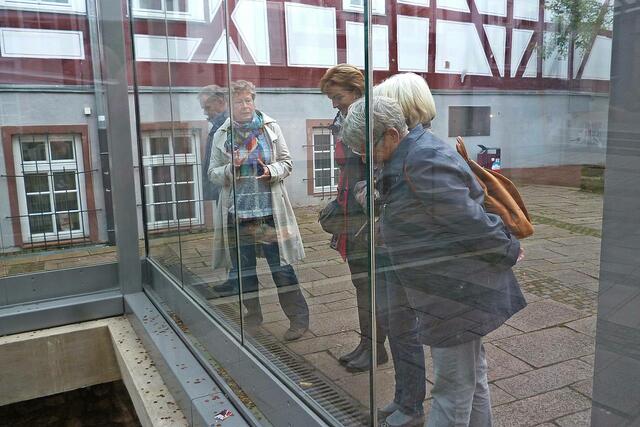 die ehemalige Synagoge mit dem Glaskubus
