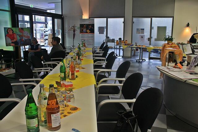 Im BiP die schön gedeckte Tafel wartet auf die Gäste