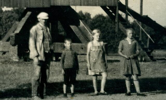 erkennt vielleicht jemand die hier abgebildeten Personen ?