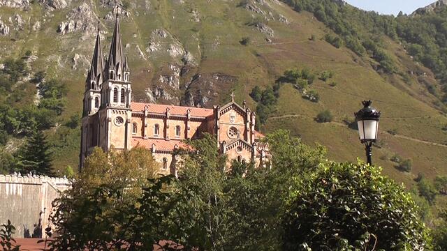 DIE KIRCHE VON COVADONGA