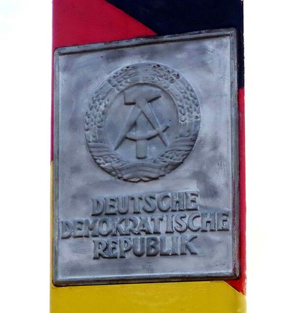 Eine Demokratie war sie nicht. Geschätzt 250.000 bis 300.000 DDR-Bürger haben in Haft gesessen. Es gab Hunderttausende Heimkinder, Zwangsausgesiedelte, Dopingopfer, Zwangsadoptierte und natürlich die Toten an der Grenze.