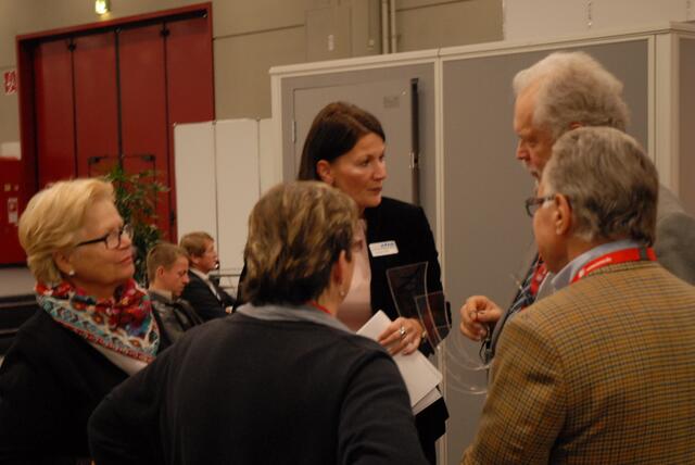 Uschi Johanssen, Annette Torkel, Marlies Kolb Dr. Reinhard Spörer und Johannes Paulussen im Messegespräcch | Foto: Ab Foto 26 mit freundlicher Genehmigung von Ing. Zbigniew Jablonski