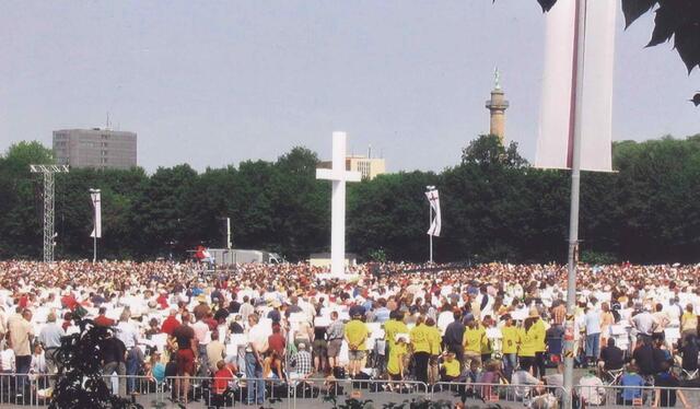 Bei kirchlichen Events wie den Kirchentagen oder in Rom auf dem Petersplatz sind die Menschen zahlreich zur Stelle.