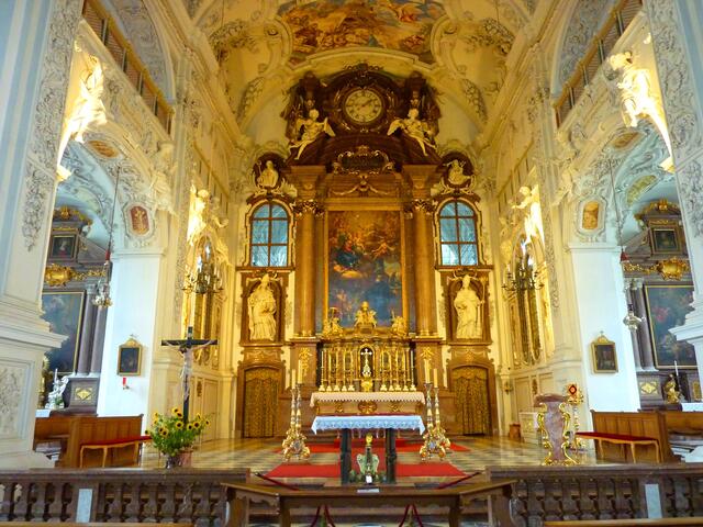 Der prächtige Altarraum