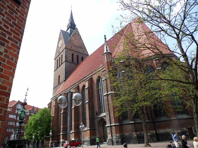 Wie es mit den Religionen und dem Glauben weitergehen wird, können wir nur ahnen. Aber es wird in unserer wissenschaftlich einigermaßen gut aufgeklärten Welt in Zukunft immer weniger Gläubige und immer mehr Atheisten geben.