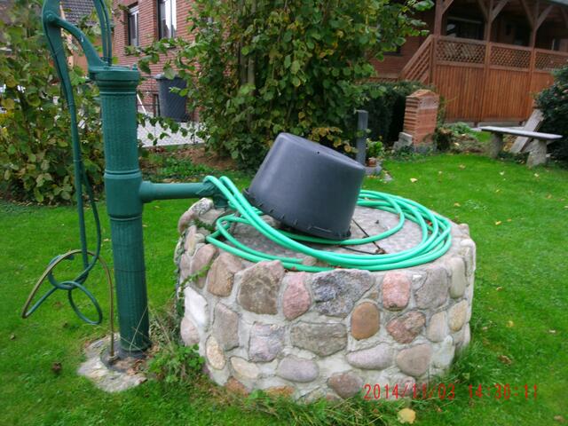Der Brunnen muss noch winterfest gemacht werden.