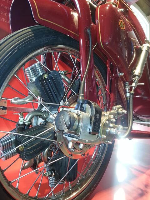 ein Sternmotor im Vorderrad