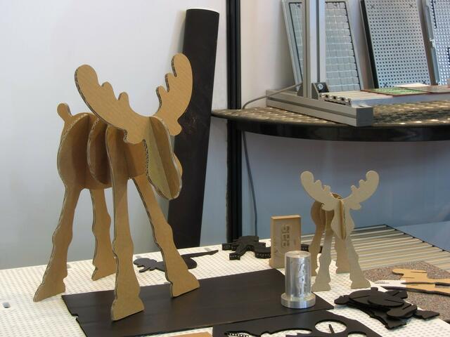 Elche aus Wellpappe