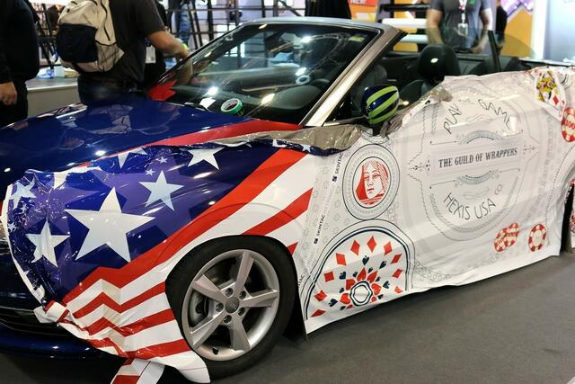 Mit Folien kann man schnell einem Auto ein anderes Aussehen verpassen.