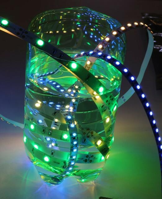Das LED-Band funktioniert auch im Wasser.