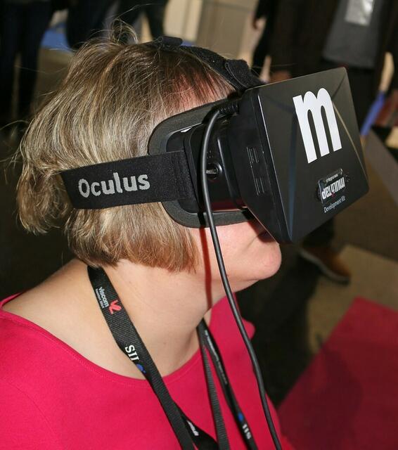 Virtuelle Achterbahnfahrt mit der Kultbrille Oculus Rift