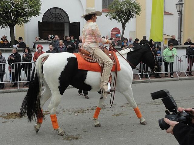 eine stolze Reiterin