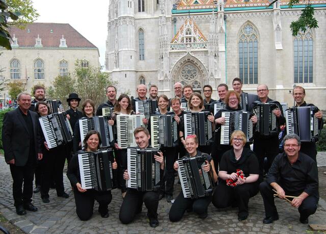 Das Akkordeonorchester „Accordimento“ sorgte mit einer ganzen Reihe von Konzerten – hier im ungarischen Budapest – für Aufsehen. (Foto: SMG)