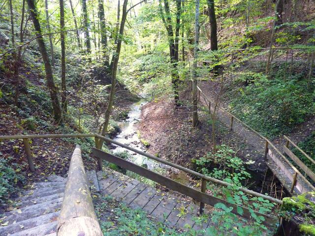 Wildromantische Schlucht: Die Treppe führt zur Lourdesgrotte.
