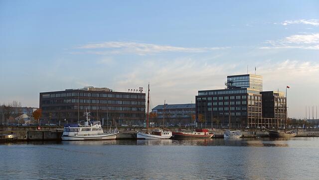 Aussicht von der Hörnbrücke auf die Hörn, das südliche Ende der Kieler Förde. Foto: Helmut Kuzina