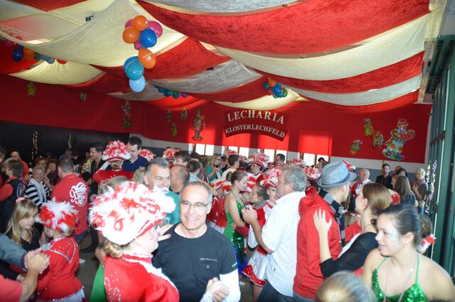 Gut besucht war der Faschingsauftakt der Lecharia im Feuerwehrhaus Klosterlechfeld.