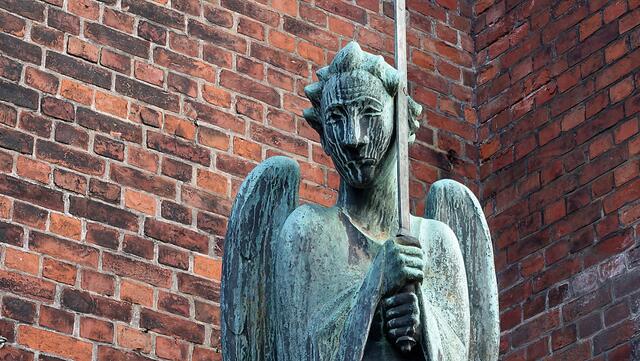 Der "Geistkämpfer" wurde 1928 von Ernst Barlach (1870 – 1938) im Auftrag der Stadt Kiel gestaltet. Foto: Helmut Kuzina