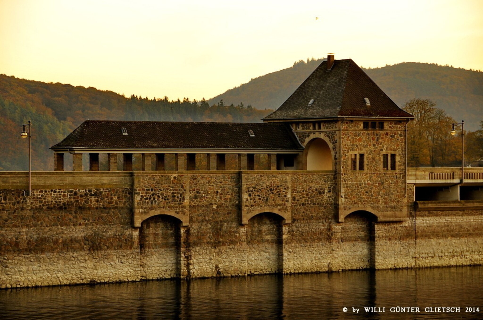 Goldener Nachmittag an der Edertalsperre - Edertal