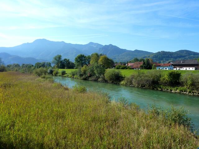 An der Loisach: Sie mündet in den Kochelsee.
