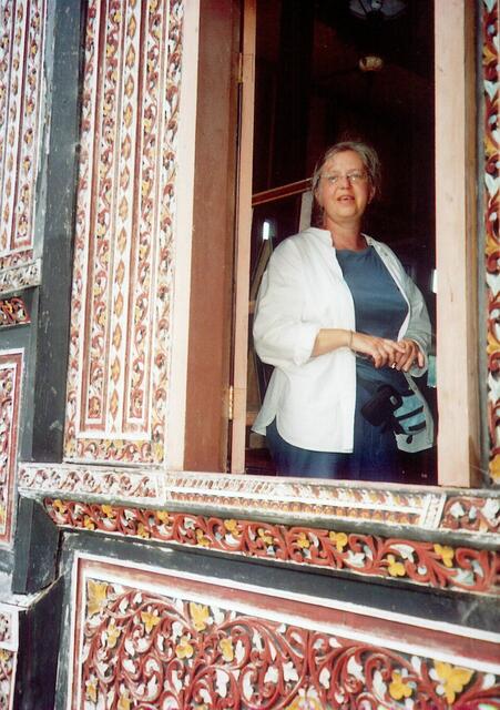 Frau Stöhr hat ein Haus touristisch in Besitz genommen und geniest den Überblick sehr.