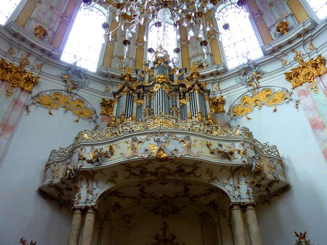 Blick auf die Orgel
