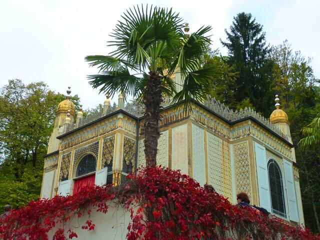 Die weiß-goldene Fassade des orientalischen Pavillons ist eine Augenweide.