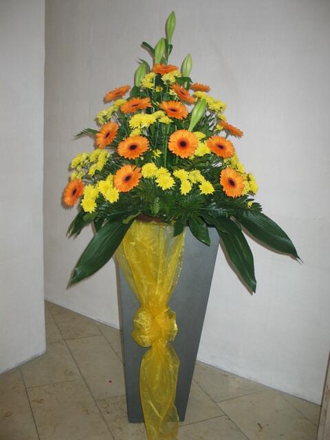 Festlicher Blumenschmuck zum Ehrentag.