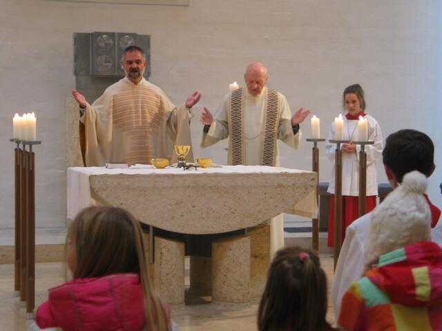 Bei der feierlichen Eucharistie in St. Ulrich am 20. Geburtstag der "neuen" Ellgauer Kirche.