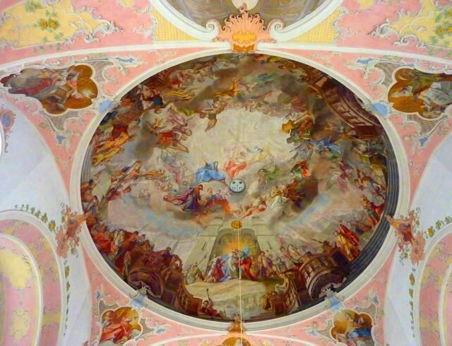 In St. Peter und Paul lohnt sich auch der Blick zur Decke.