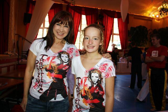 Michaela Kinzer mit Synthia Rothrock