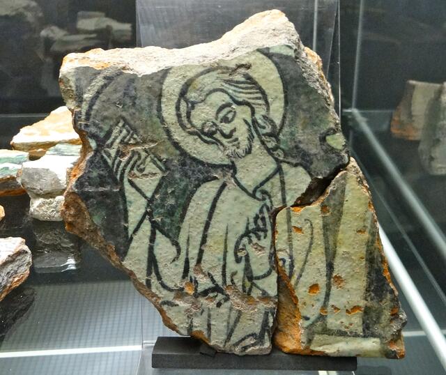 Fragmente vom ursprünglichen Papstgrab im Mariendom in Hamburg, aufgenommen bei der Ausstellung "Mythos Hammaburg" im Archäologischen Museum Hamburg