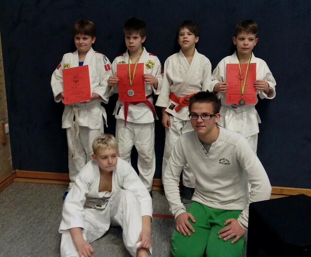 Gruppenbild mit Trainer