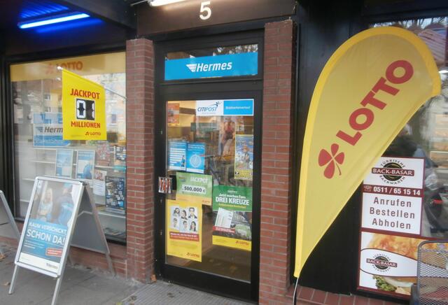 Lottoannahme Velioglu mit Hermes-Shop und CityPost-Briefmarkenverkaufsstelle.