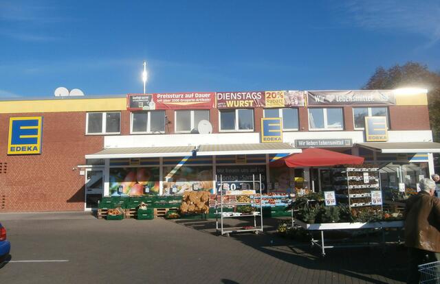 Edeka-Discounter, Burgwedeler Straße, gehört aber zum Einkaufszentrum.