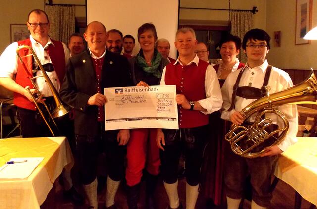 Der Musikverein Kleine Dorfmusik Straßberg e.V. sammelt bei der Waldweihnacht regelmäßig Spenden für Felsensteiner | Foto: Kleine Dorfmusik Straßberg e.V.