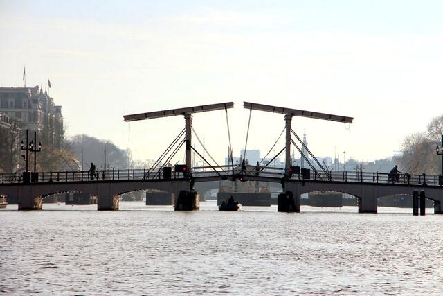 Interessante Konstruktion einer Klappbrücke