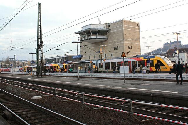 Ersatzverkehr für den FLIRT: Zwei LINT-Dieseltriebwagen in Marburg (18.2.2013)